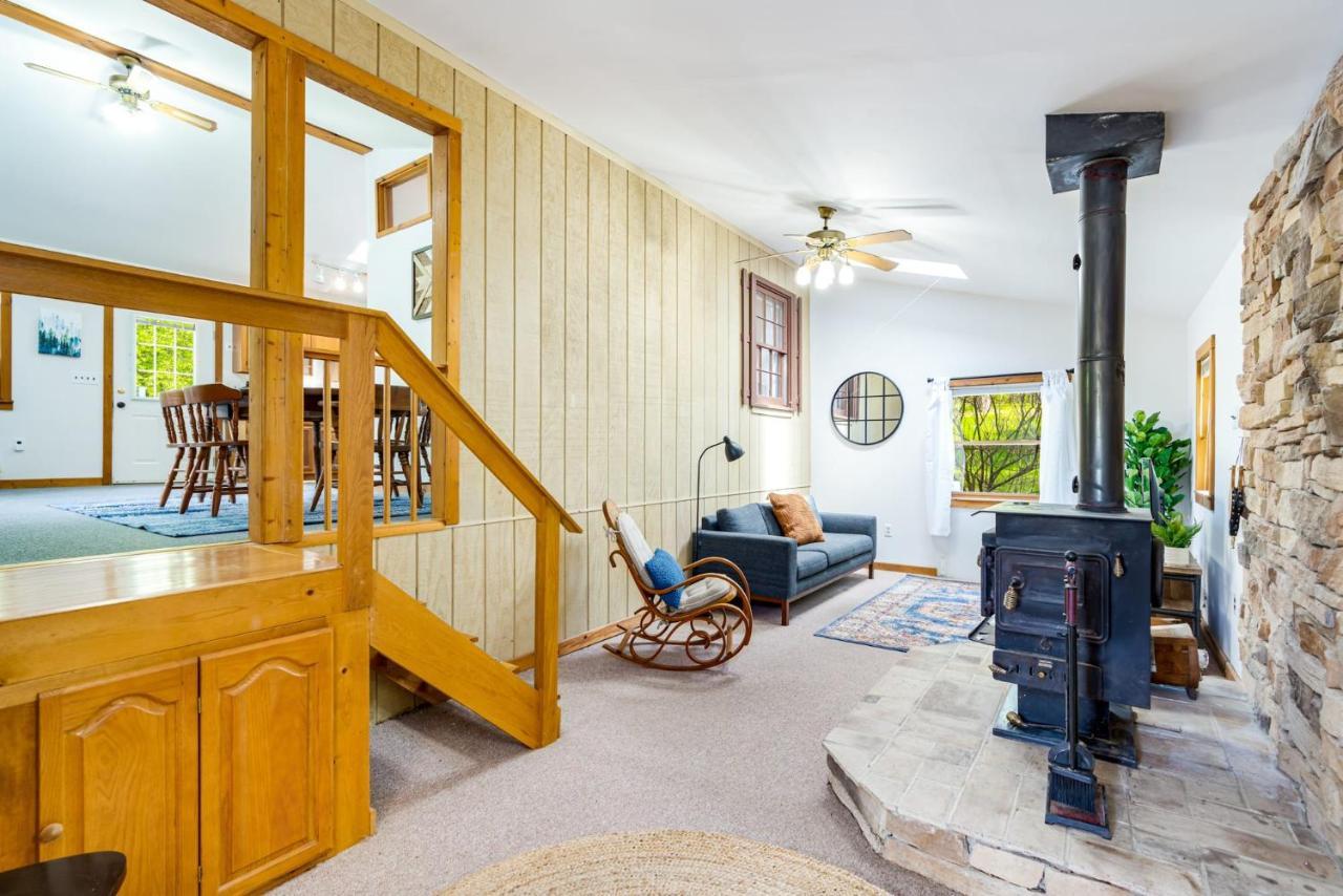 River Access Cabin With Hot Tub, Fire Pit, & Wifi! Morton Grove Dış mekan fotoğraf