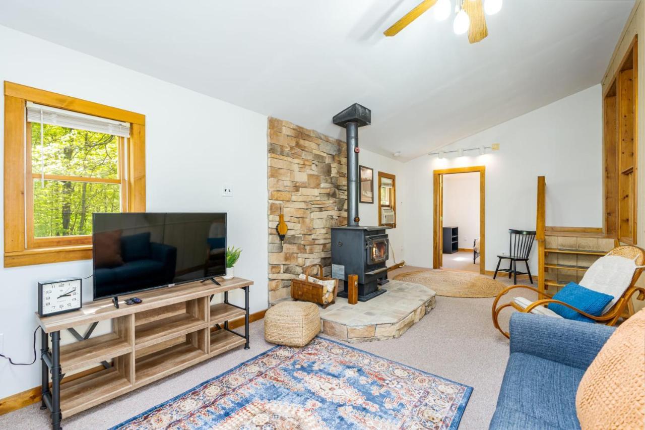 River Access Cabin With Hot Tub, Fire Pit, & Wifi! Morton Grove Dış mekan fotoğraf