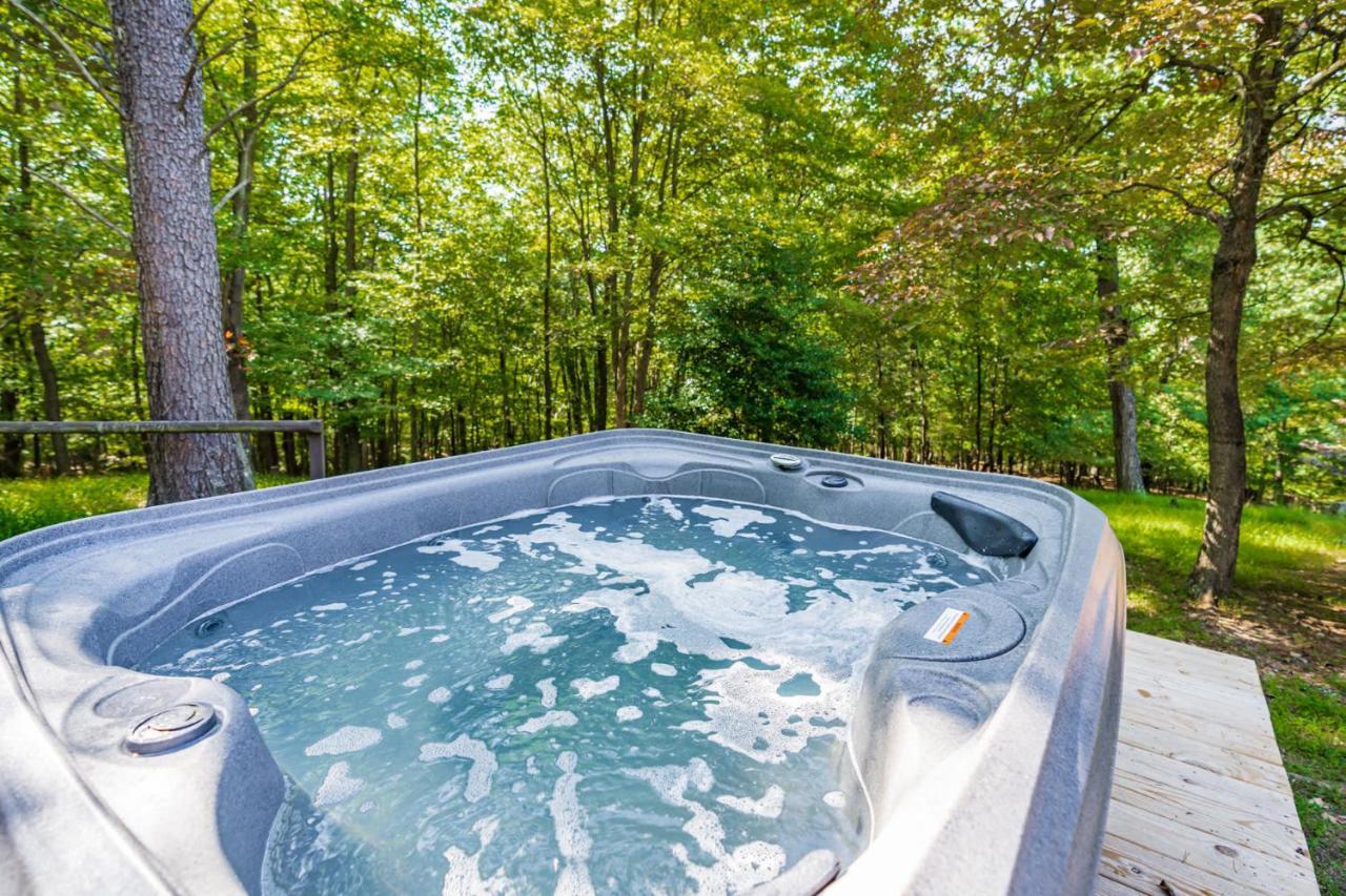 River Access Cabin With Hot Tub, Fire Pit, & Wifi! Morton Grove Dış mekan fotoğraf
