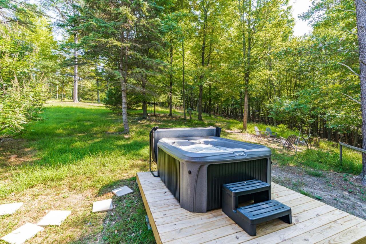 River Access Cabin With Hot Tub, Fire Pit, & Wifi! Morton Grove Dış mekan fotoğraf